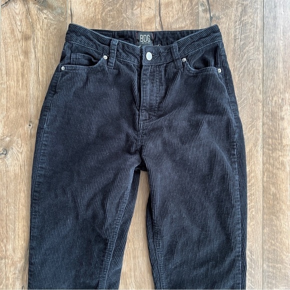 Urban Outfitters BDG High Rise Mom Tappered Black Corduroy Pants Size 25 - Picture 2 of 8